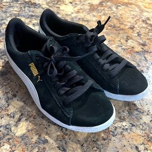 Black suede puma shoes